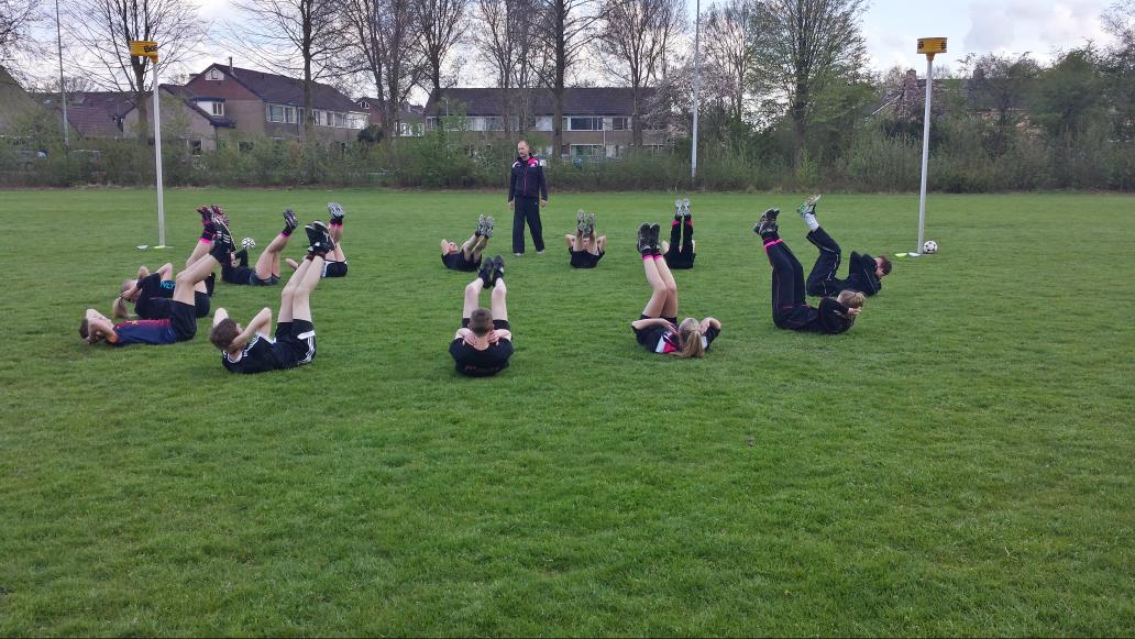 sdcastelein's tweet photo. Super training gehad o.l.v. @ErwinZwart1 van @KorfbalNoord ! Vervolg zal er zeker komen! http://t.co/0qW1CKLKav