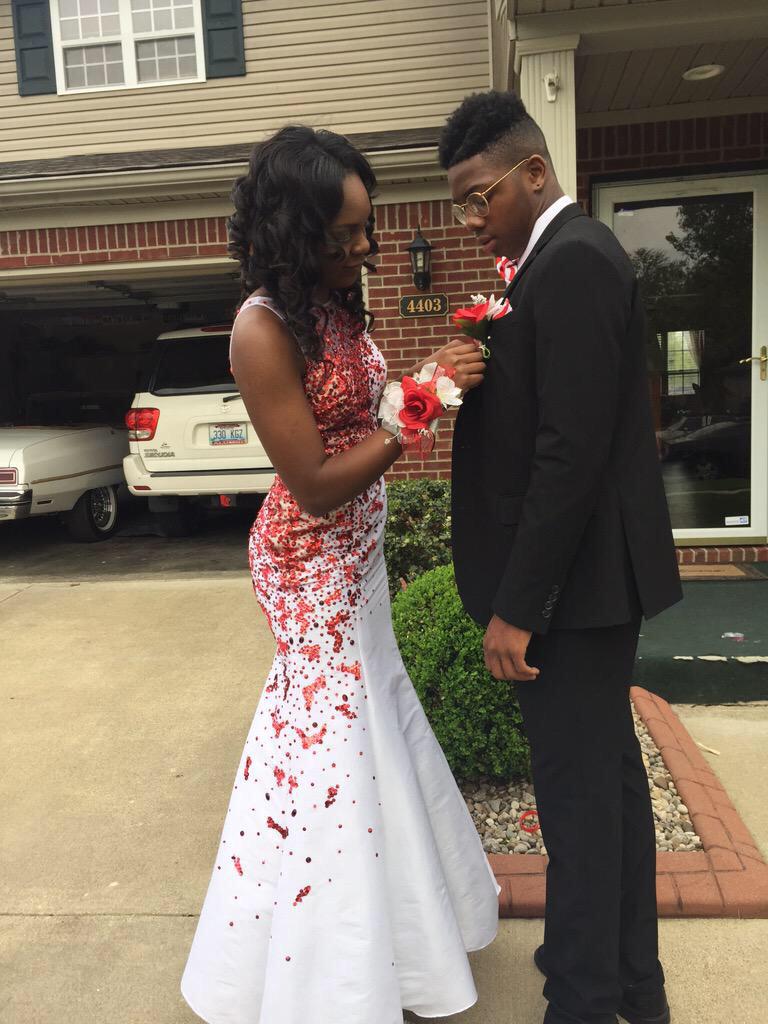 prompics2k15_'s tweet photo. Beautiful Dress 😍💅🏾 #Prom2k15 ✨
(@_Ohhmi) http://t.co/TavU78m6D3