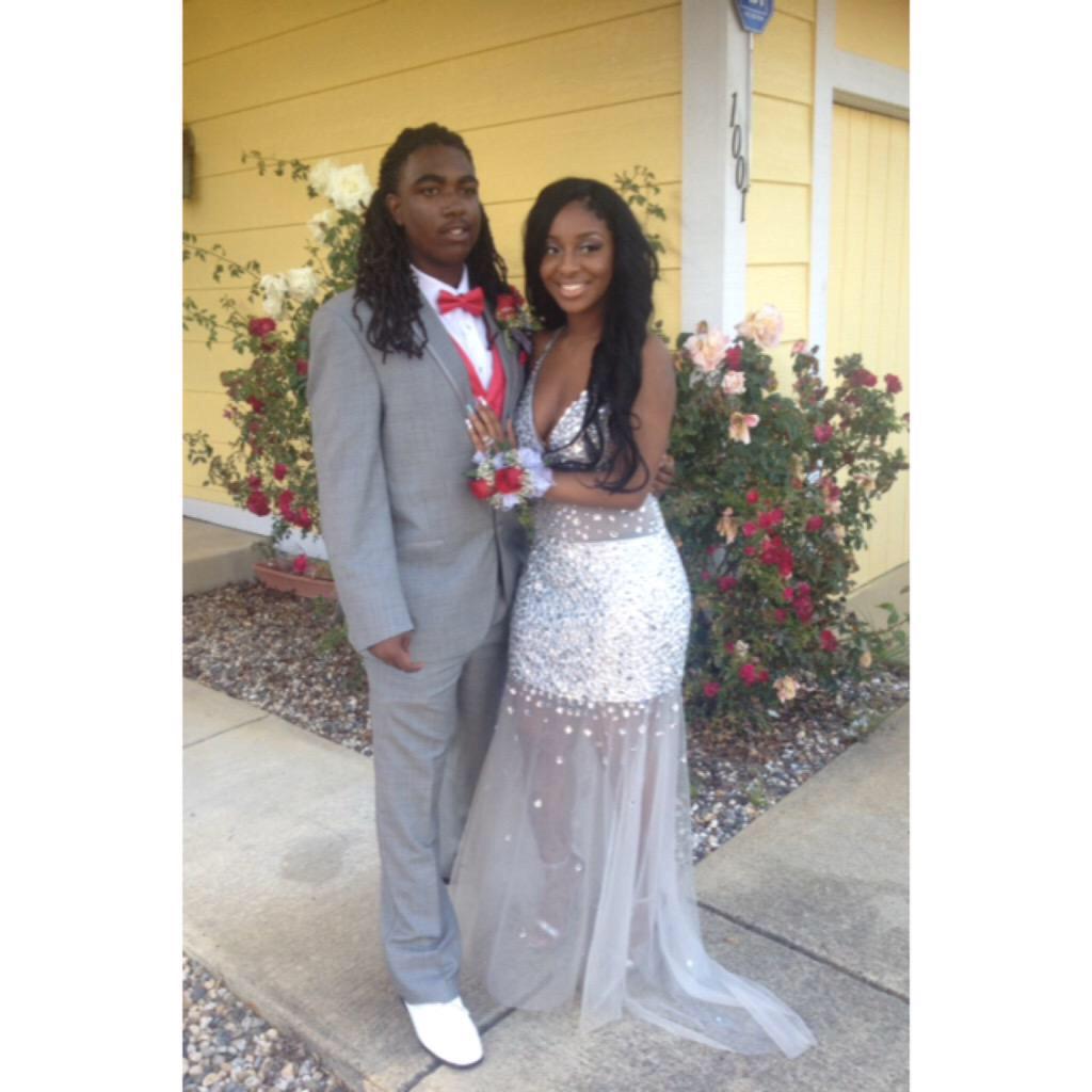 prompics2k15_'s tweet photo. 😍😍😍😍 #Prom2k15 ✨
(@EvaMaraae &amp; @YaNum1DreadHead) http://t.co/HFrXQzzIsT