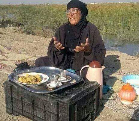 فدوةاغديلكم..حبوبةمرولي
ريحةكربلة.وياكم.دجيبولي
من جفوفي اكلو.وشربوهالموجود.
وعن احوالكم جدةدكلولي
.تاج..
خدام الحسين