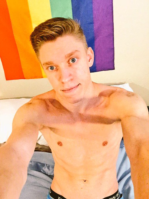 Now live at http://t.co/9ab79bBjZX #gay #Flirt #gaycamshow http://t.co/Hv14KtKn3F