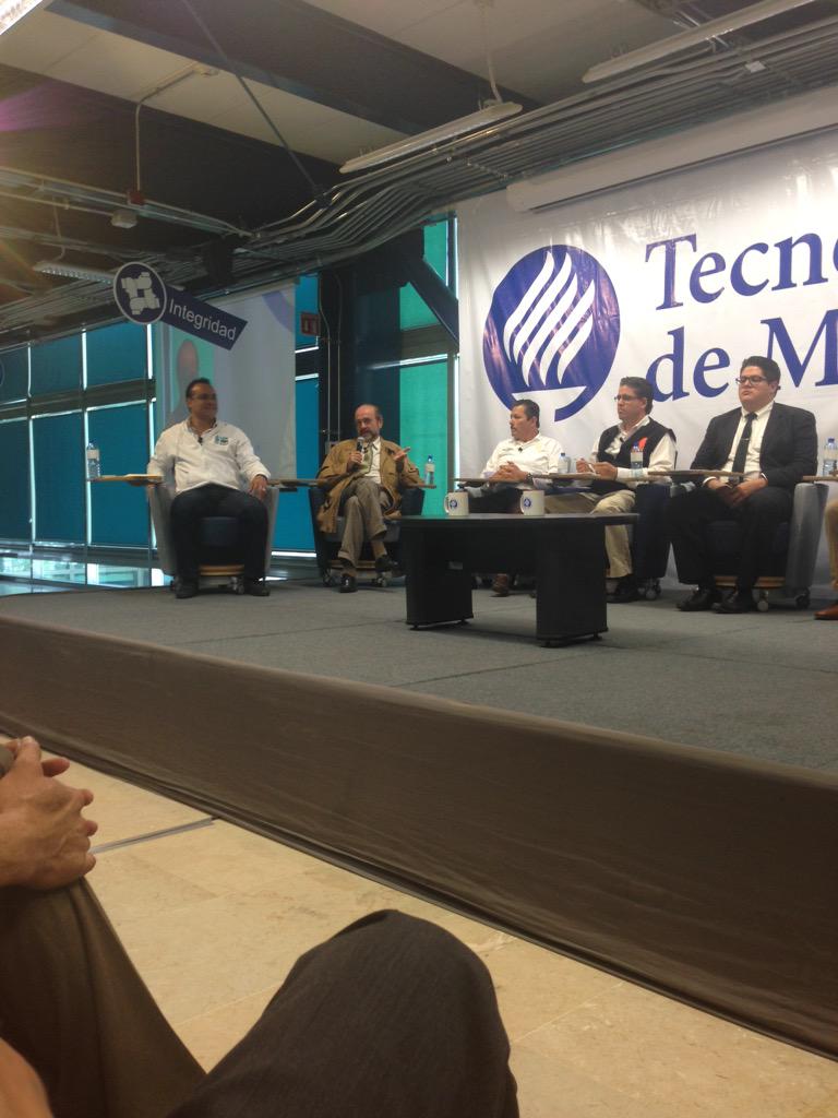Andyshugert123's tweet photo. Tirando tierra #panelFETEC http://t.co/GpTOoT3TZj