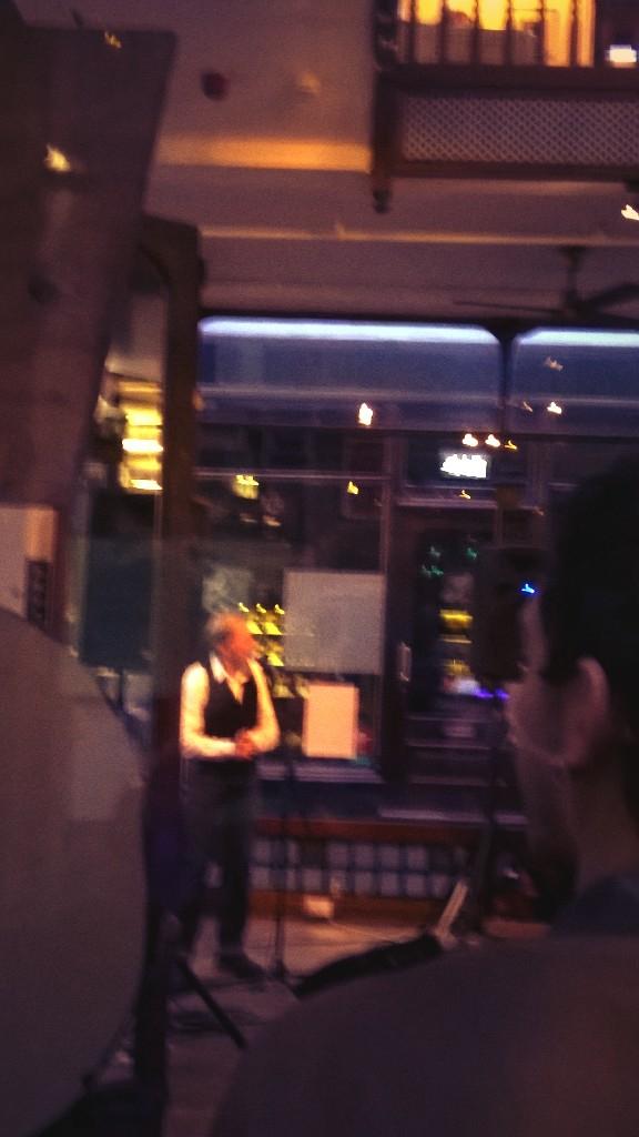 EncorCDF's tweet photo. David Ambrose captivating his audience @theplancafe http://t.co/JZJ1hBfJhD