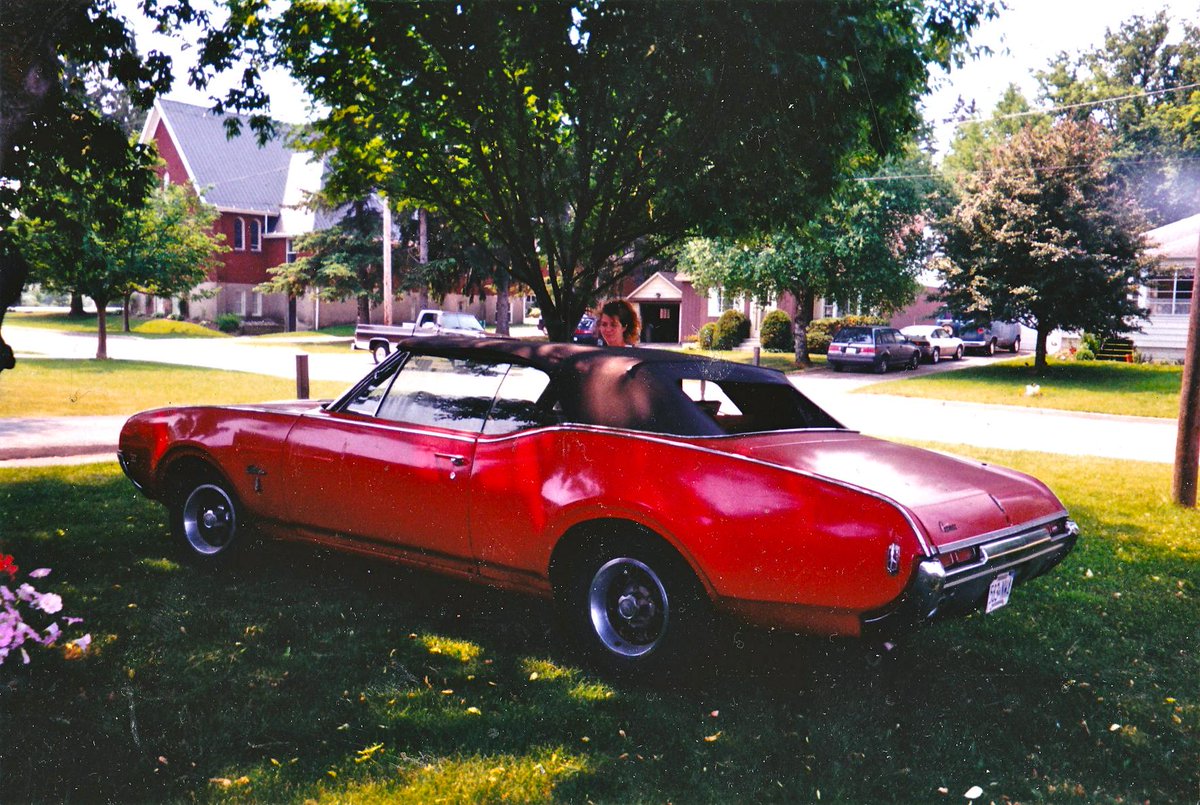 WendyLeeCarol's tweet photo. #TBT #ThrowbackThursday to my '68 #red #cutlass circa the mid-90's #classic #oldsmobile > 4 #WalkInRed2015 #WalkInRed http://t.co/urIIudRgEg