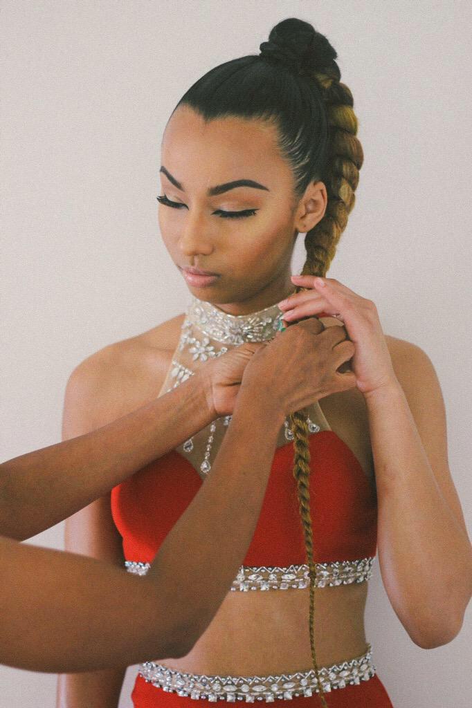 prompics2k15_'s tweet photo. Makeup on FLEEK 😍💅🏽 #Prom2k15 ✨
(@prsmrtn_) http://t.co/M8PpqZYEeU