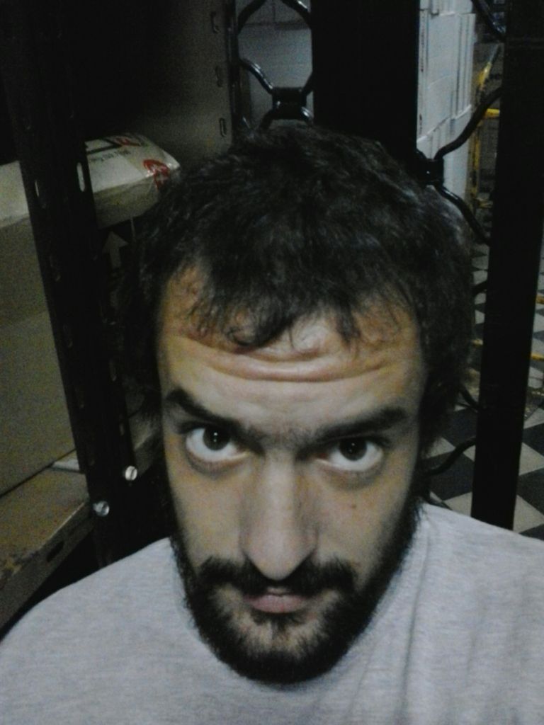 LasPantuflas's tweet photo. #UnEstiloDeVida #JuevesDeSelfie el central mas rudo de @LasPantuflas @bichidepalomita @tanquestone16 http://t.co/Wcd49pmI0X