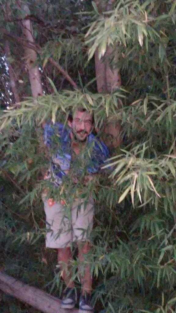 LasPantuflas's tweet photo. #UnEstiloDeVida #JuevesDeSelfie el central mas rudo de @LasPantuflas @bichidepalomita @tanquestone16 http://t.co/Wcd49pmI0X