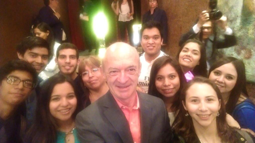 FElizondoB's tweet photo. Fue un placer sentir su ánimo y apoyo durante el #DebateUDEM.
Un abrazo a todos, vienen tiempos muy buenos. #RumboNL http://t.co/yN7yIOhoZD