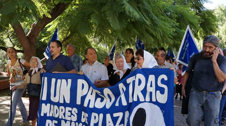 natybrite's tweet photo. @InfojusNoticias #PrimeraMarcha María Assof-Margarita Guerrero-Agustina Corvalan #MadresMza @virtudesds http://t.co/aoot9YIwJW