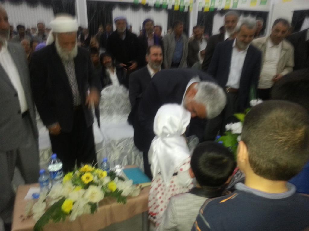 HudaParErgani's tweet photo. Miniklerden Hür aday sayın @zyapicioglu'na sevgi gösterisi http://t.co/ZkT5lC9DpK