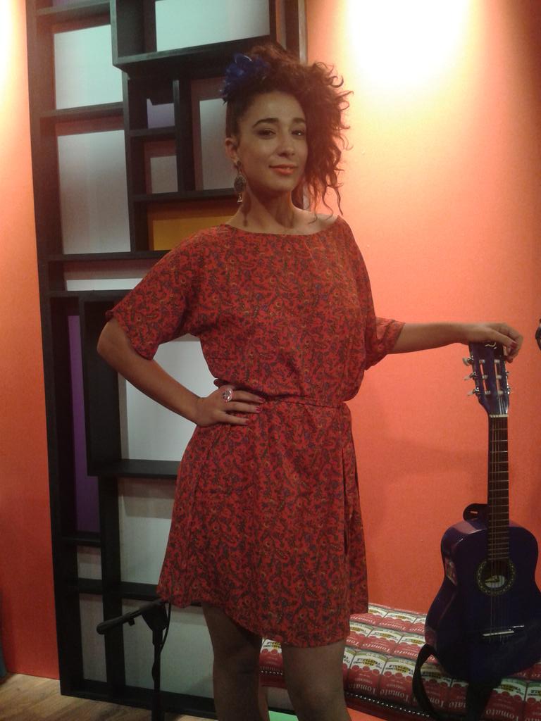 DemichelisPeque's tweet photo. #musica #TiposdeMinas @NegraLeoni vestido @VARSMODA accesorios #modax y @sirenasbijoux Vestuario @Eldavest http://t.co/6ngWFzzSAL