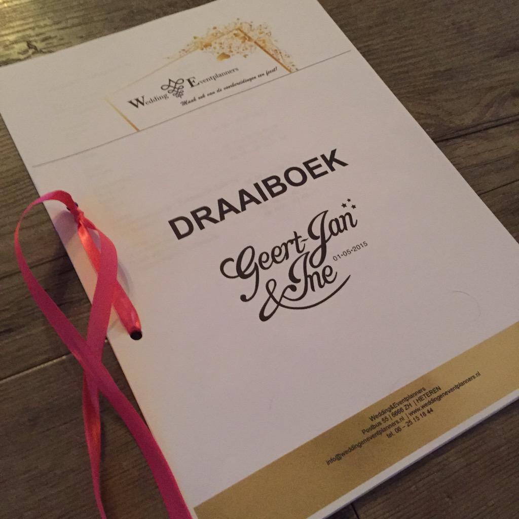 TanjaMathijssen's tweet photo. Morgen op t programma; de bruiloft van GJ&amp;I met een tikkeltje koraal! Ben er klaar voor! #bruiloft #koraal http://t.co/CDovVcaMcg