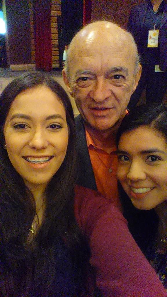 ArelyTovar's tweet photo. Con la mejor opción @FElizondoB #ElizondoGobernador #DebateUDEM #UDEM #RumboNL #Elecciones2015 @OpinionNG http://t.co/wrMTEkOslG