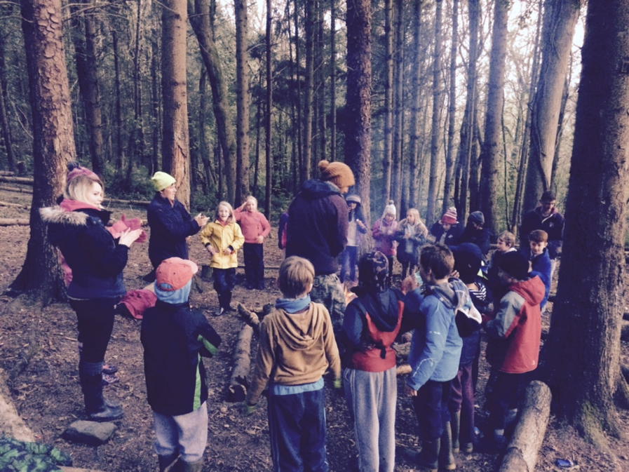 stpadarnsrcp's tweet image. Singing songs around the camp fire @Llainactivity #Bl4 #havingfun