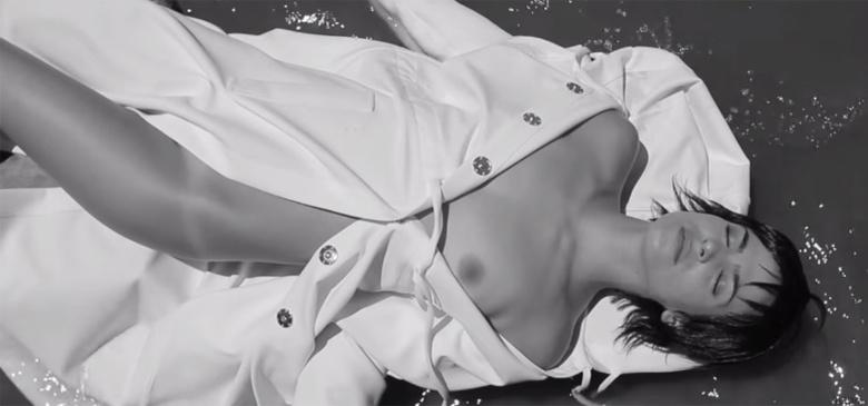 Agustina Cherri, protagonista de un corto muy erótico bit.ly/1DZrYfQ