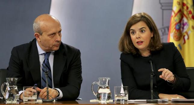 A3Noticias's tweet photo. El Gobierno aprueba la ley que igualará los derechos de TV entre los clubes de fútbol http://t.co/zU7Rt1YLZJ http://t.co/KClEF4YqY6