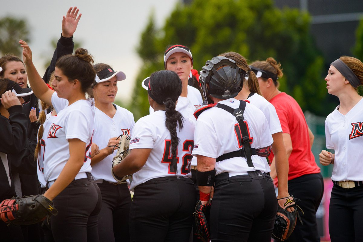 GoMatadors's tweet photo. .@CSUNSoftball hosts Hawai'i in Home Finale: http://t.co/L2B8rAxdRd #GetThatMo http://t.co/NxE6AuzQKe