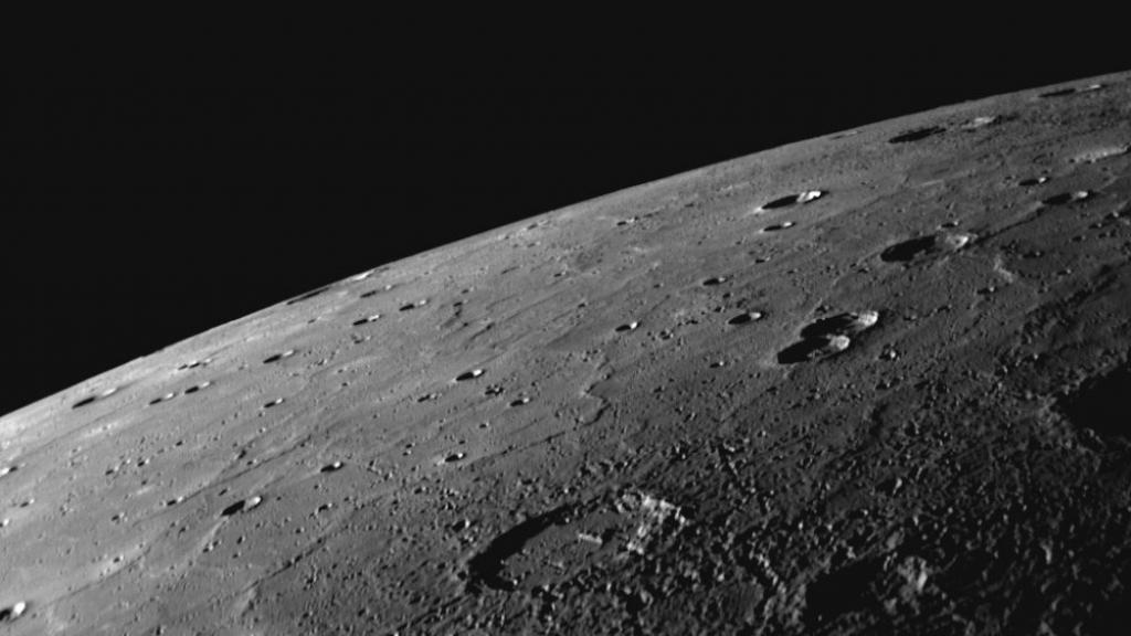 sen's tweet photo. A dead robot, buts its science will live forever. Next up BepiColumbo #MESSENGER #ThanksFortheScience http://t.co/JdRNMsI4Rc