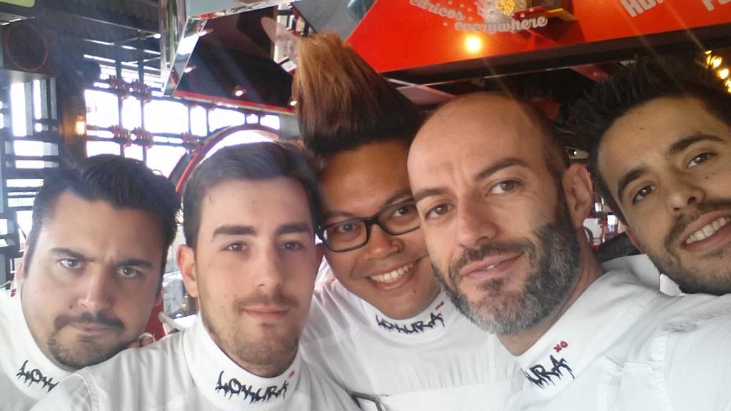 DavidBA_Bulleit's tweet photo. Streetxo team  con SHEKAI_XO #worldclass2015 #JinzuGin http://t.co/6esmeRRoZu