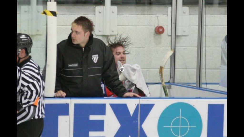 _barnzy96's tweet photo. #HairStyleAppreciationDay some flow from the penalty box #BauerFlow http://t.co/48pVZ13ujf