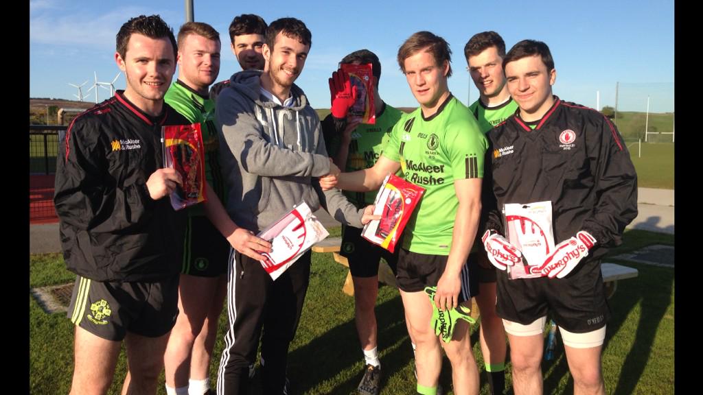 murphysgloves's tweet photo. Big Thanks to Mc Garrity Bros Carrickmore for sponsoring @TyroneGAALive U21s Murphys for there final, Good luck lads http://t.co/i4X90SpffB
