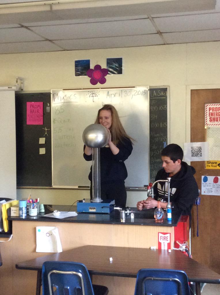 kaustinOOB's tweet photo. Fun with the Van de Graaff in physical science! Vanessa didn't want it to discharge to her braces 😂 #OOBTweets http://t.co/hECrYyf6fI