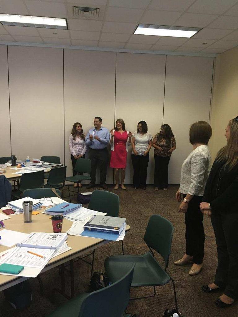 LGoldmann_AA's tweet photo. Firing those neurons with the neuron bump! @ThinkingMaps #TeamSISD http://t.co/OsVpU7xfaJ