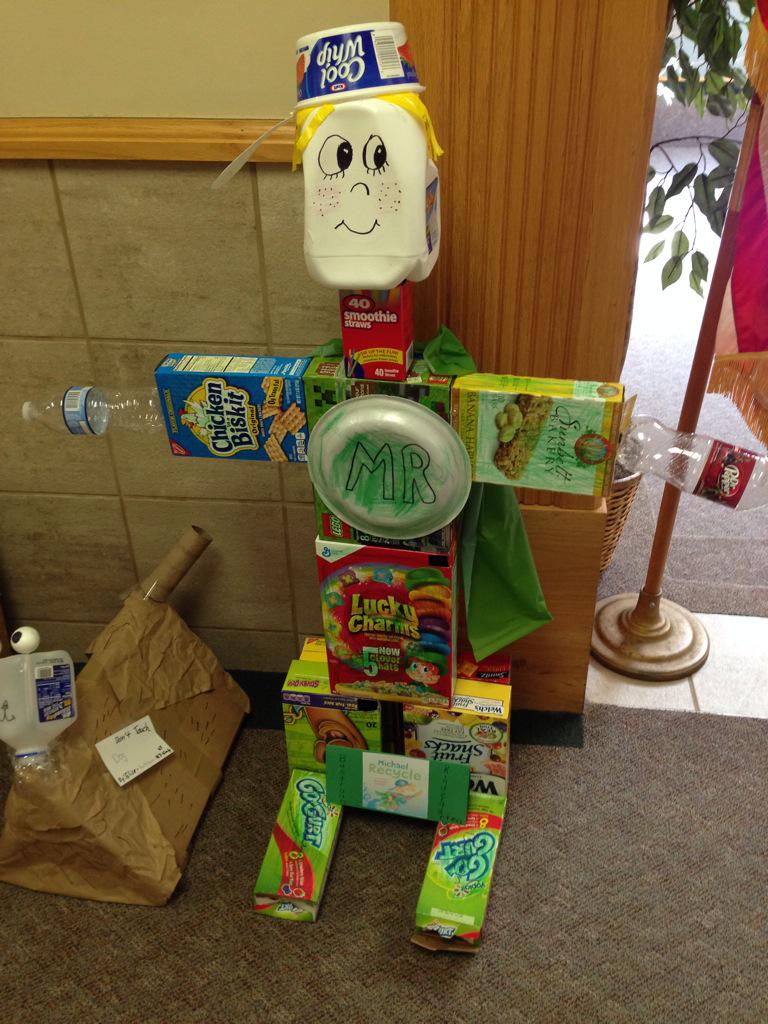 Primary_Dots's tweet photo. Michael Recycle for the Earth Day assembly! #MichaelRecycle #earthday @MacPride http://t.co/cAqhzCTLW2