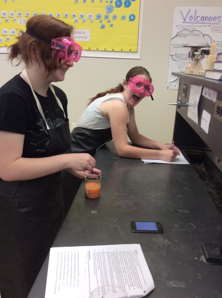 kaustinOOB's tweet photo. Making soap with CP chemistry students #organicchemistry #OOBTWEETS #JoePutOnYourGoggles http://t.co/POW4eiPfPA