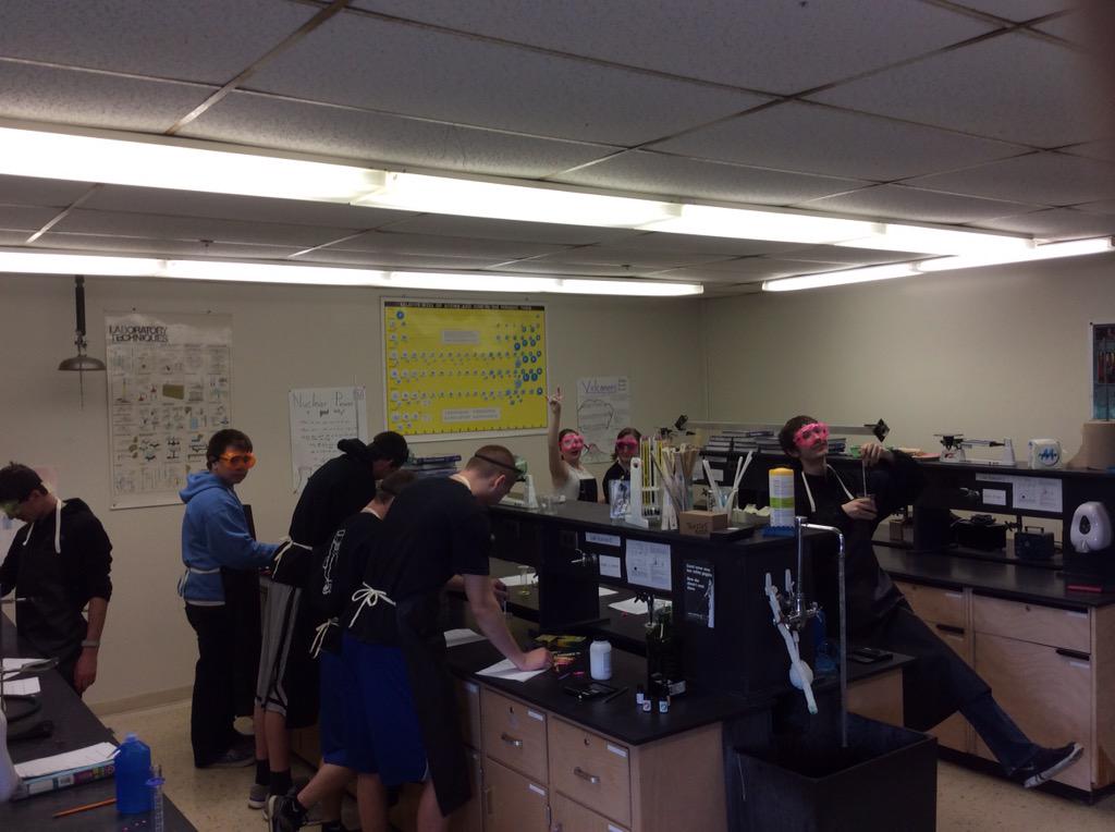 kaustinOOB's tweet photo. Making soap with CP chemistry students #organicchemistry #OOBTWEETS #JoePutOnYourGoggles http://t.co/POW4eiPfPA