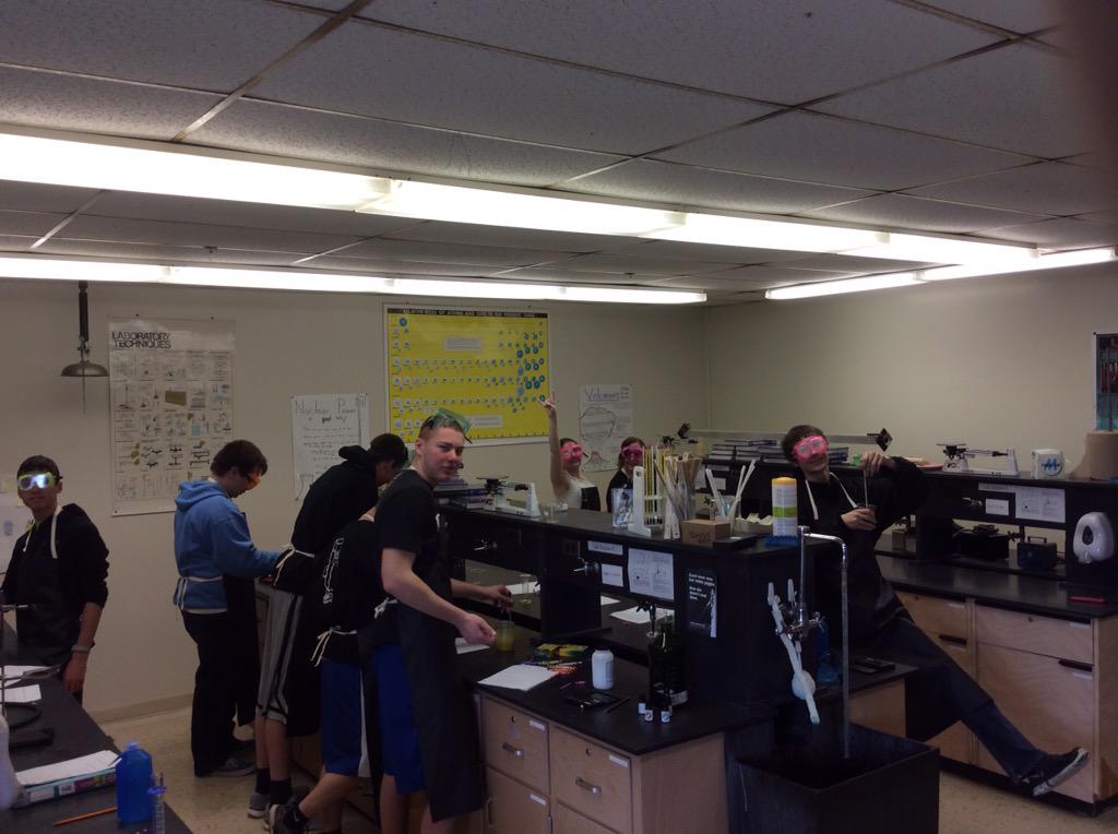 kaustinOOB's tweet photo. Making soap with CP chemistry students #organicchemistry #OOBTWEETS #JoePutOnYourGoggles http://t.co/POW4eiPfPA