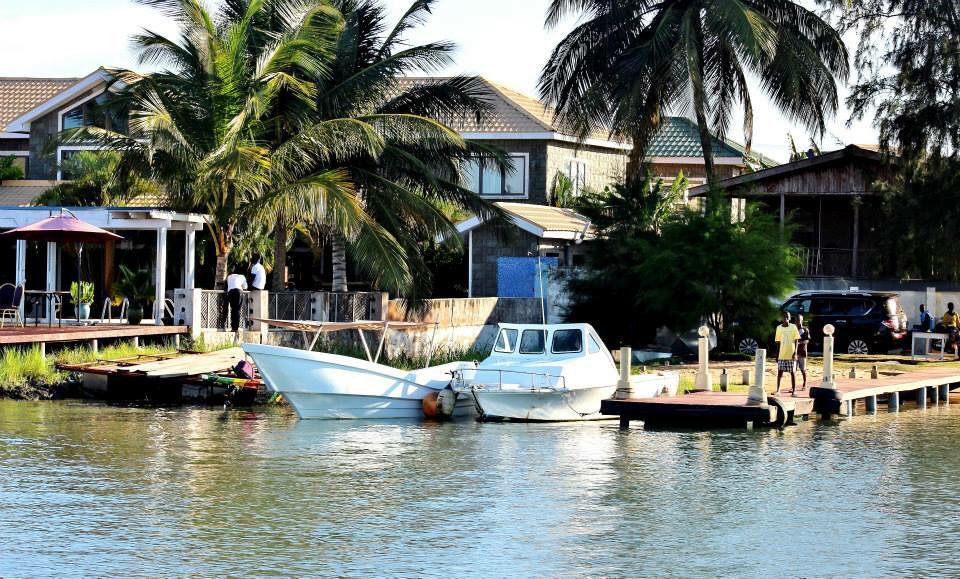 GhanaPictures's tweet photo. How are you planing your #holiday vacation. This is Ghana Oda Foah-Volta Lake: photo by Yaw Pare. http://t.co/BrVAuBqS59