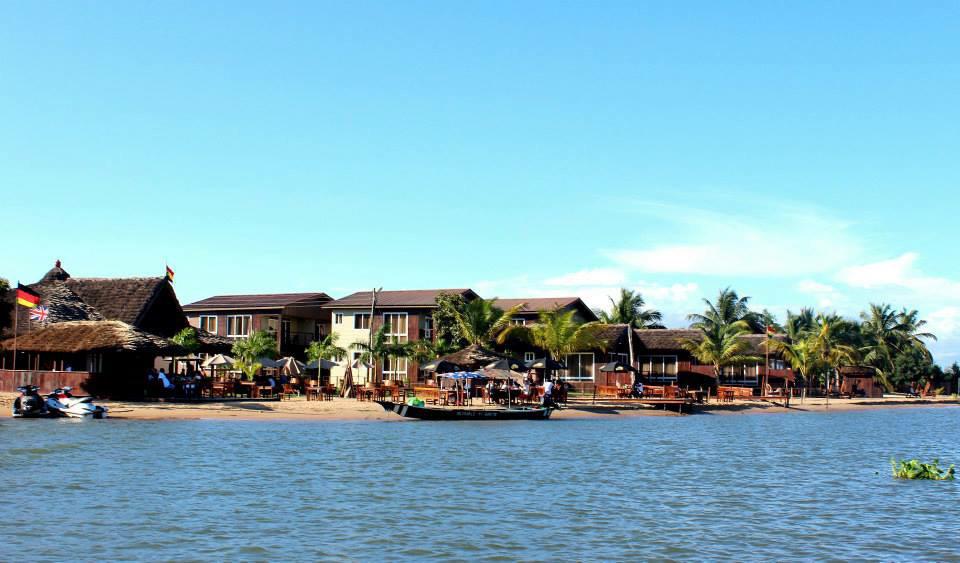 GhanaPictures's tweet photo. How are you planing your #holiday vacation. This is Ghana Oda Foah-Volta Lake: photo by Yaw Pare. http://t.co/BrVAuBqS59