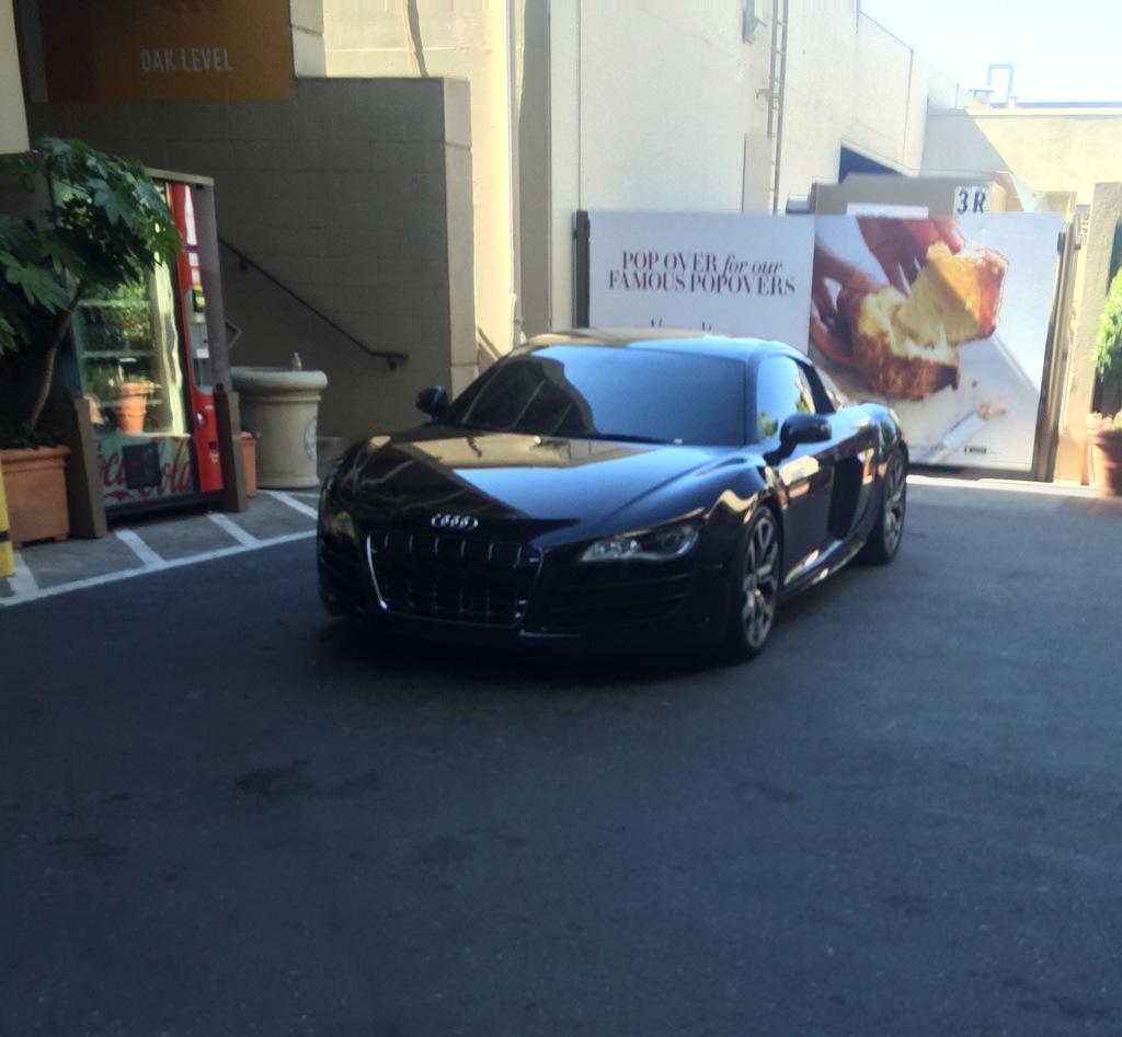 SkinResort's tweet image. Feels good when I'm walking up to my bitch, when my engine is In the back and nobody can tell me shit.