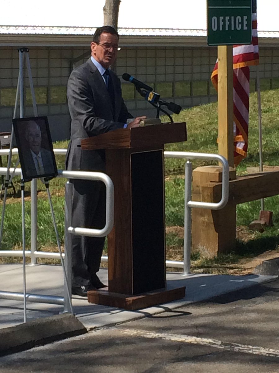 GovMalloyOffice's tweet photo. It was an honor today to dedicate #Woodbridge's Public Works building in memory of longtime public servant Ed Sheehy http://t.co/5AwqQTYNzB