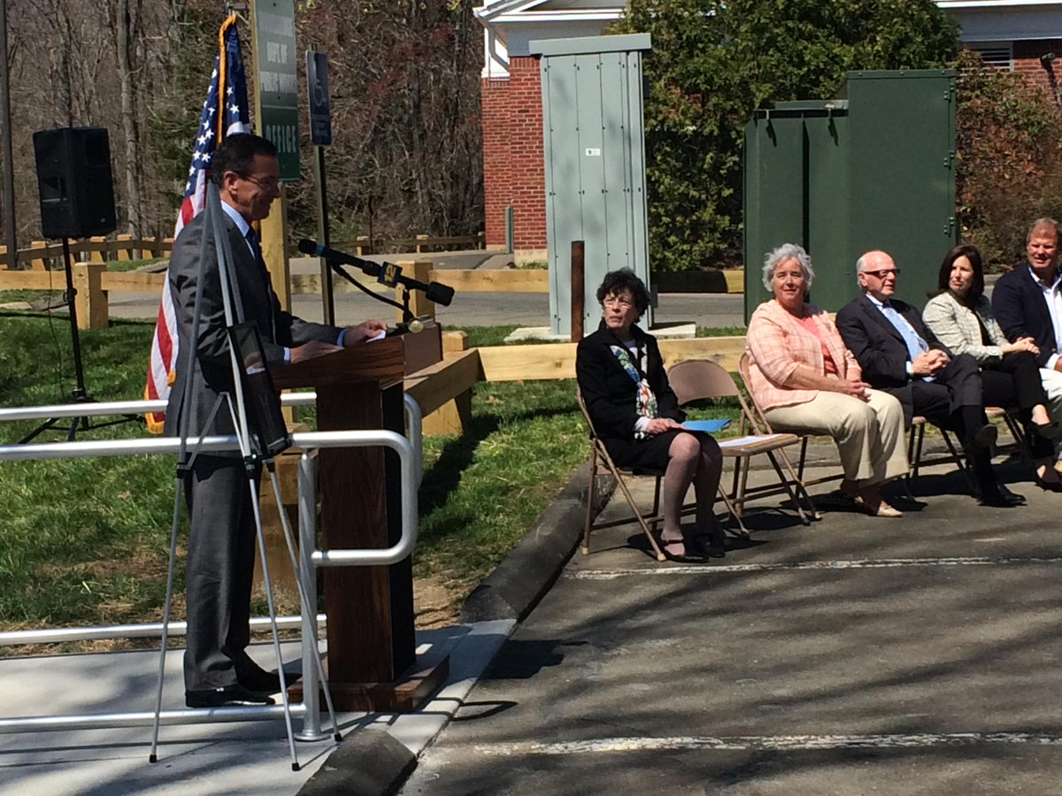GovMalloyOffice's tweet photo. It was an honor today to dedicate #Woodbridge's Public Works building in memory of longtime public servant Ed Sheehy http://t.co/5AwqQTYNzB