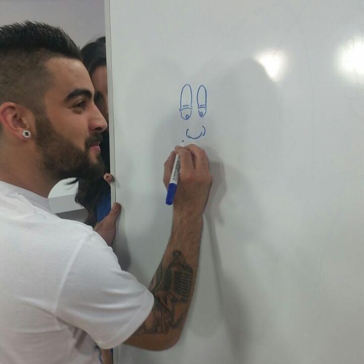 TheXFactorMENA's tweet photo. سيداتي سادتي نقدم لكم الرسام ندجيم!!! @NedjimM  #MBCTheXFactor http://t.co/g0vYdPIhLJ