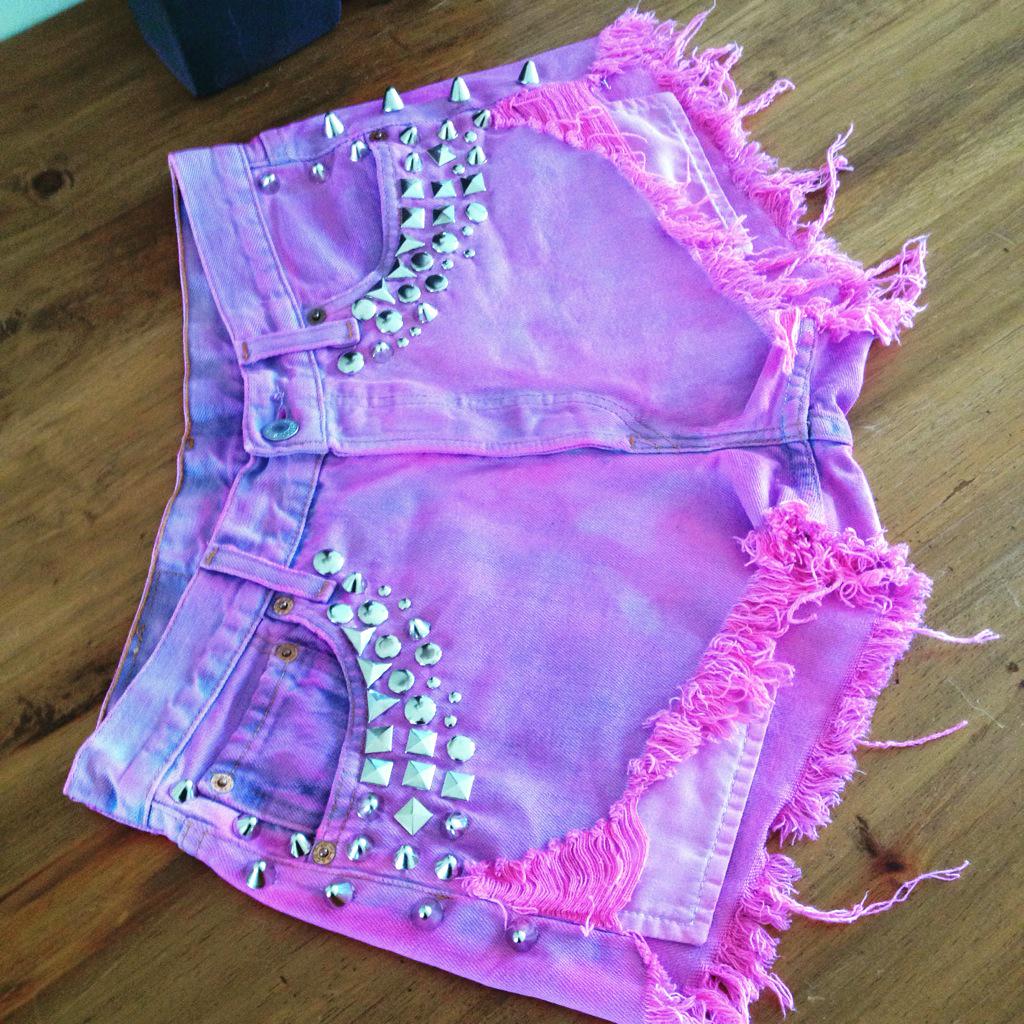 JaggedEvintage's tweet photo. Totally obsessed with this custom order that went of to their new owner this wk! #levishorts #customlevis #dyedshorts http://t.co/e482TI4Rg4