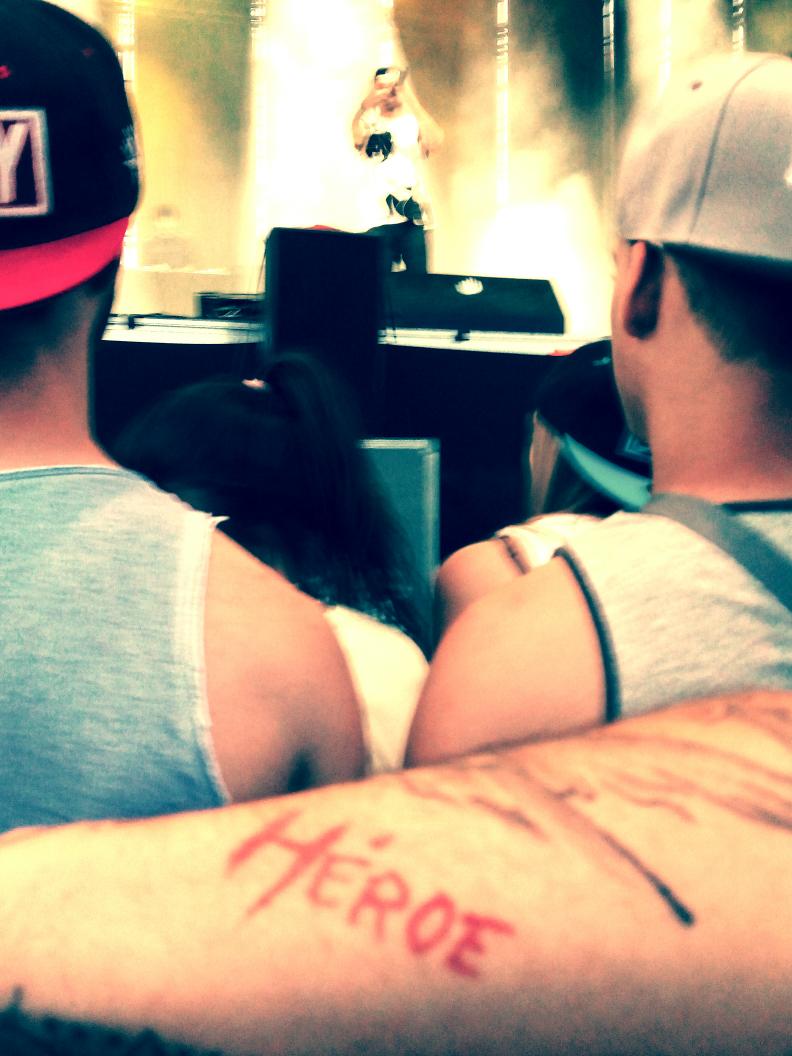 patrickgd19's tweet photo. @ShottaDestroy Liada de las buenas en el Viña! http://t.co/wEAHBPaTIE