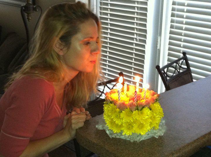 Cosmopolitan's tweet photo. 9 things you should NEVER say to a woman on her 30th birthday: http://t.co/pa6JK2rJ4w http://t.co/gcduxeeRIf
