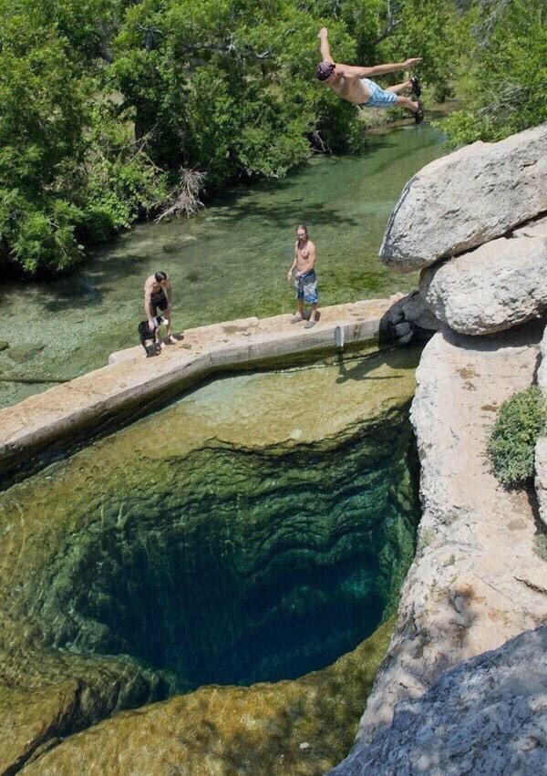 ExploreVibe's tweet photo. Let's go to Jacob's Well 😍 http://t.co/JZcjXWQnmP