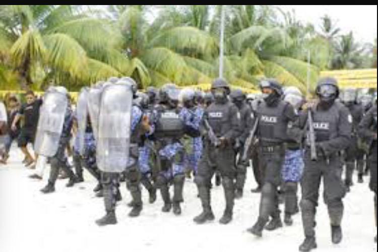 Orgatheri_raees's tweet photo. MDP gaumuge siyadathu gelluvalan ulheytheeve alhugandumen live vaza naai eku fori marani Male gai http://t.co/Dapj7iiUHr