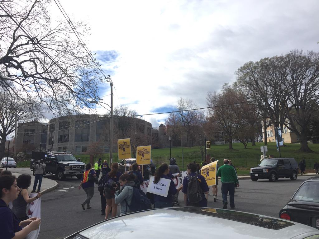 tuftslabor's tweet photo. Entering center of campus. #nocutsattufts #jumboinjustice http://t.co/D6QjAoexTY