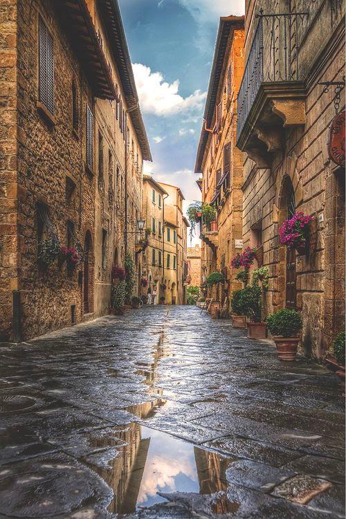 IBoomMedia's tweet photo. Rainy Day, Tuscany, Italy https://t.co/XHSyWLm8BB http://t.co/TElQuFGxFI