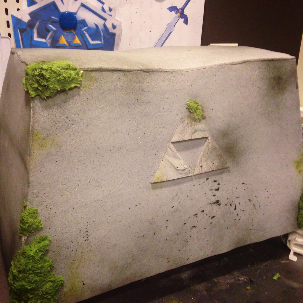 NerdacheCakes's tweet photo. It's not just a boulder... It's a rock! The pioneers used to ride these babies for miles. #Cake #OrderoftheWeek #LOZ http://t.co/ul6nbZRIEx