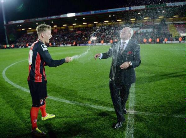 daiIybriefing's tweet photo. Jeff Mostyn bought Bournemouth in 2008 for €140k. The club will get €165M for his promotion to the Premier League. http://t.co/FrUtJidfJx