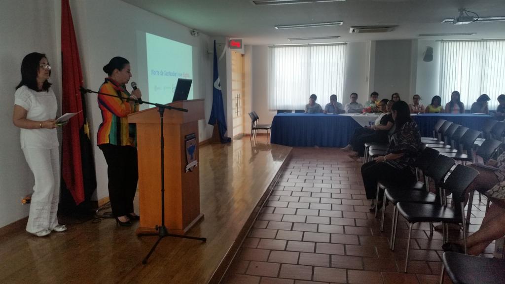 ViveDigitalNdeS's tweet photo. Rectora de @UDESCUCUTA Carmen Elisa Araque, da la bienvenida en presentación de #Ainse, un entregable del proyecto. http://t.co/UXzwG2zHdb