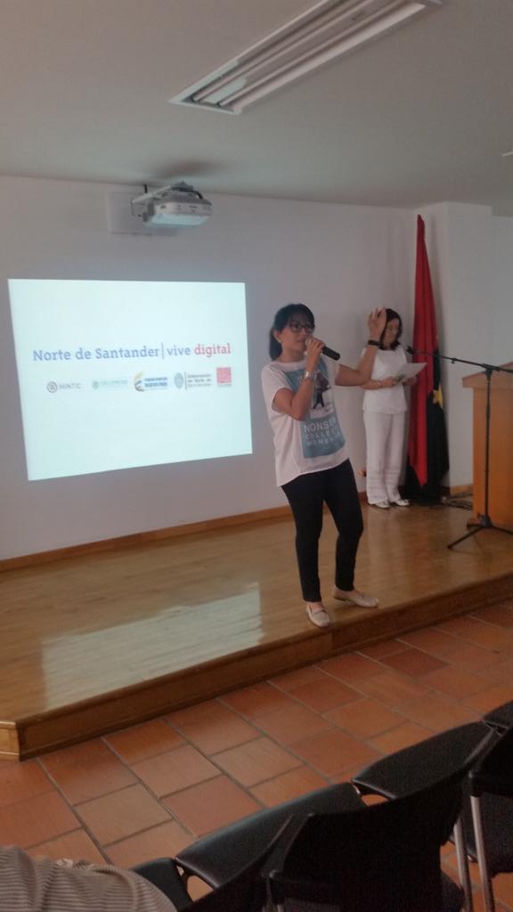 ViveDigitalNdeS's tweet photo. El reflejo de #Ainse es resultado del trabajo en equipo de la @UDESCUCUTA ... Hoy vemos hecha realidad la plataforma. http://t.co/gFqnBmySMV
