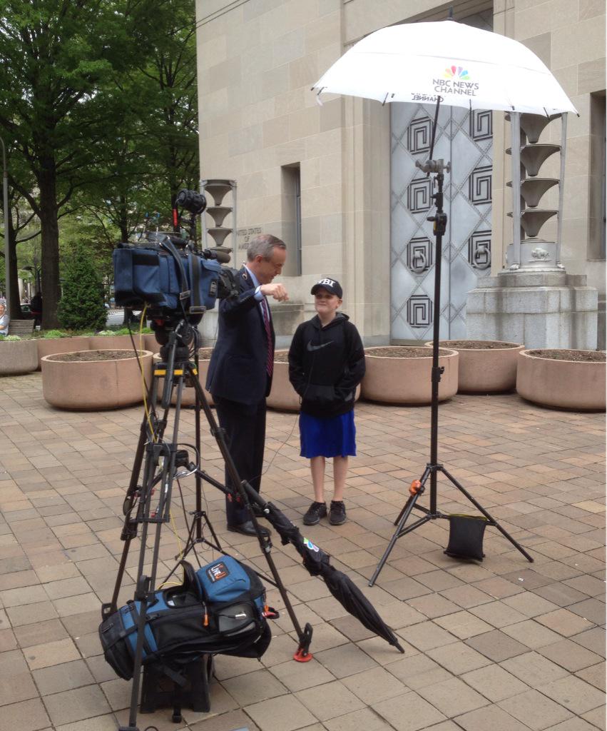 krlove66's tweet photo. Talking with Logan after a live feed from Justice Dept - @EamonJavers you rock!! Thanks for taking time!! http://t.co/PosfVXnrnN