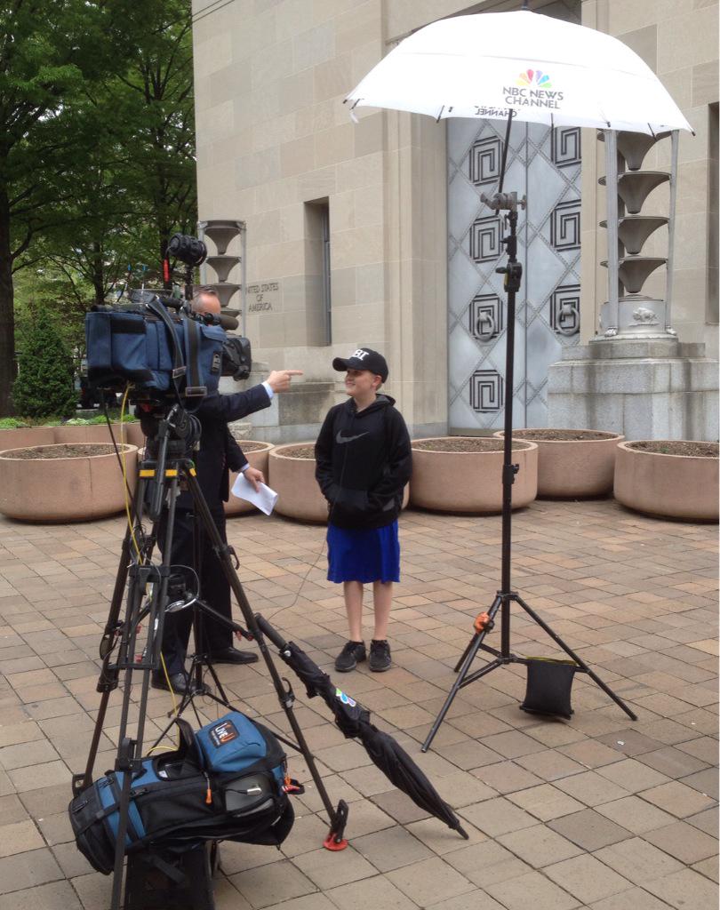 krlove66's tweet photo. Talking with Logan after a live feed from Justice Dept - @EamonJavers you rock!! Thanks for taking time!! http://t.co/PosfVXnrnN
